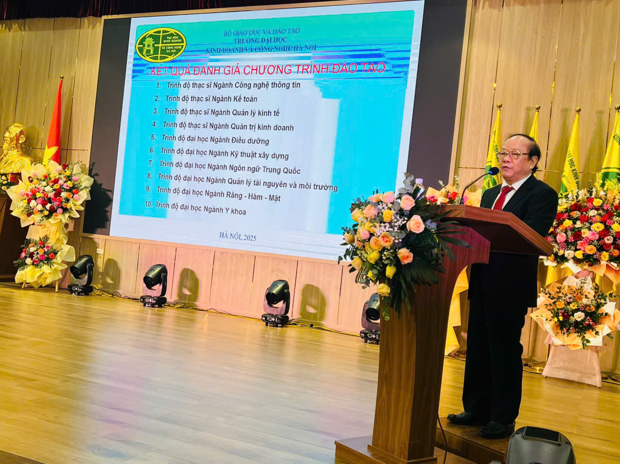 GS.TS. Đinh Văn Tiến - Ph&oacute; Hiệu trưởng Trường Đại học Kinh doanh v&agrave; C&ocirc;ng nghệ H&agrave; Nội chia sẻ