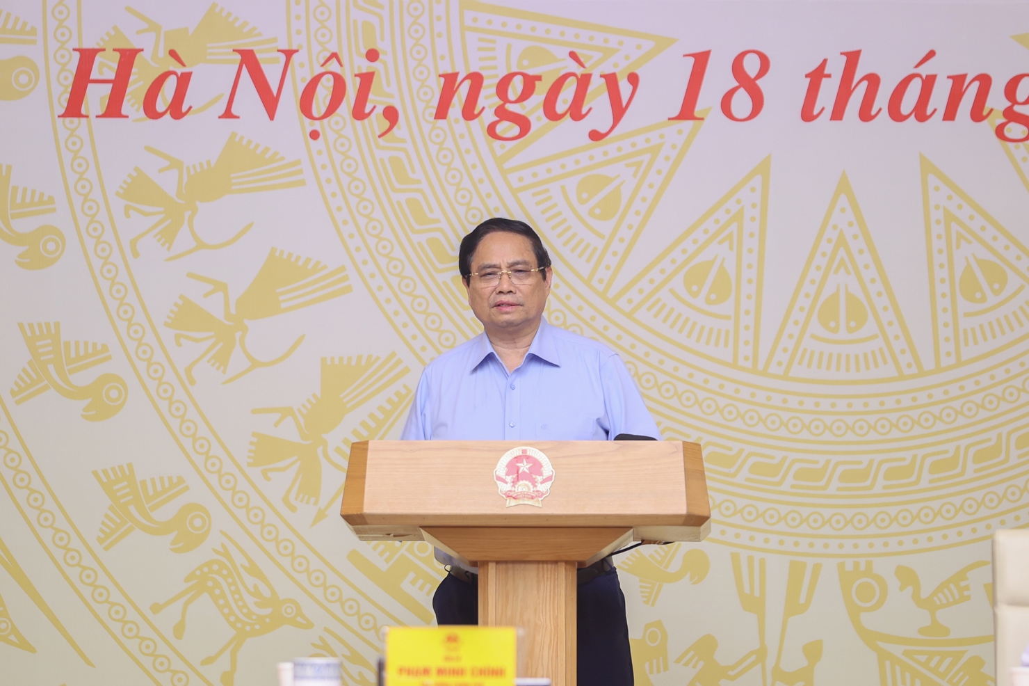 Thủ tướng Chính phủ cho biết, theo tổng hợp đến 16/10, cả nước mới giải ngân đầu tư công đạt 455 nghìn tỷ đồng, đạt 50,7%, thấp so với yêu cầu. Ảnh: VGP/Nhật Bắc