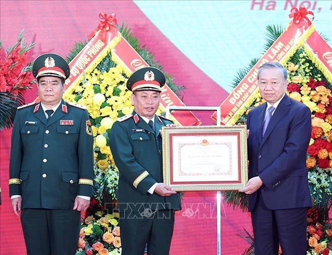 Tổng Bí thư Tô Lâm trao Huân chương Hồ Chí Minh cho lực lượng Tình báo Quốc phòng Việt Nam - Ảnh: TTXVN