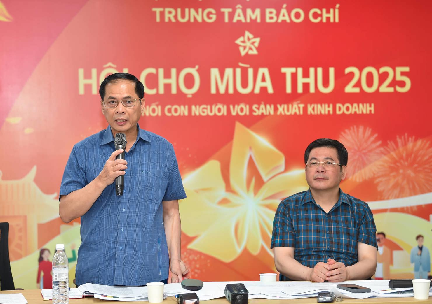 Phó Thủ tướng Chính phủ Bùi Thanh Sơn - Trưởng Ban Chỉ đạo Hội chợ Mùa Thu 2025 phát biểu chỉ đạo tại buổi kiểm tra.