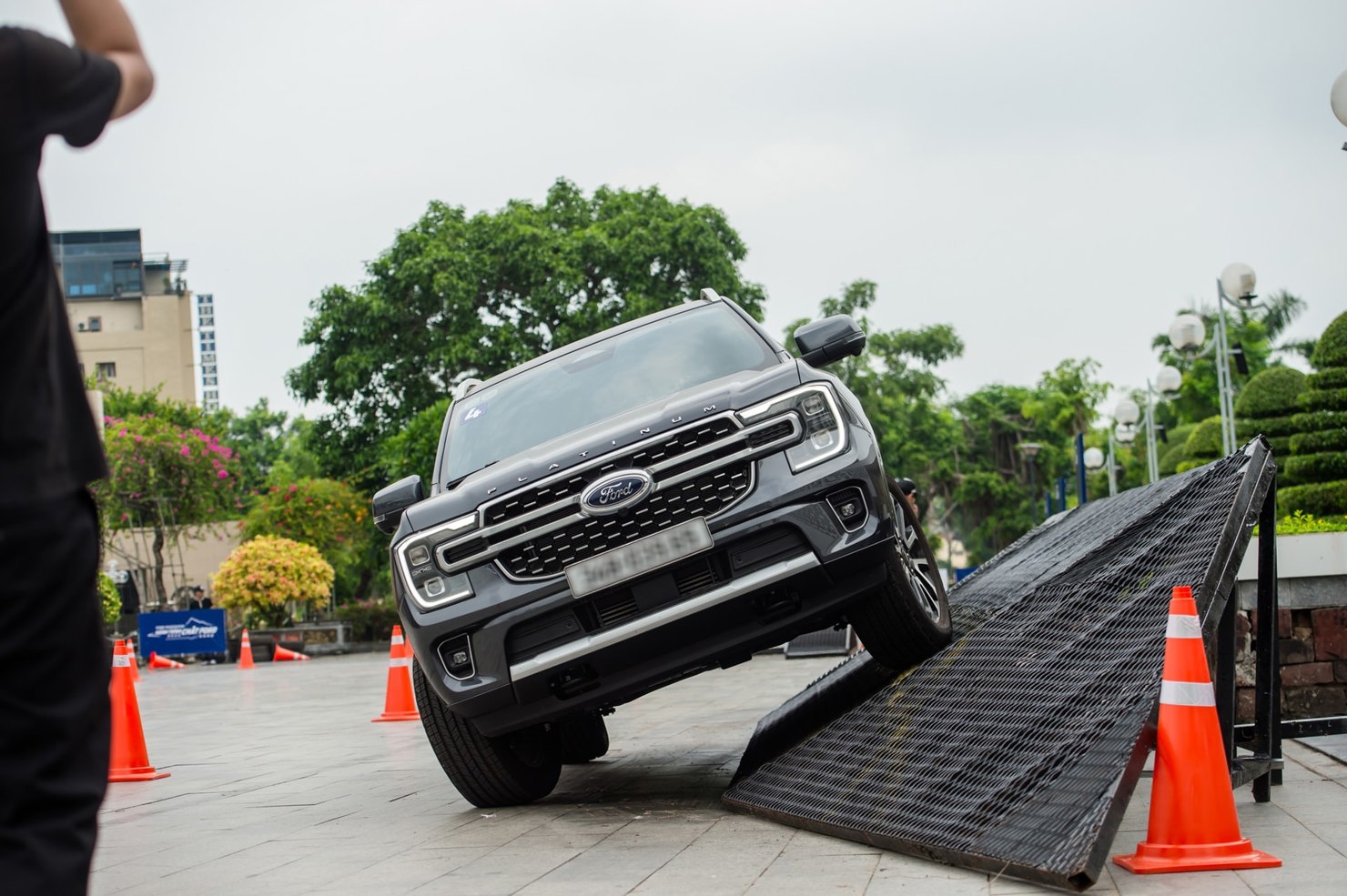 Thị trường ô tô cần sớm có lối đi rõ ràng để duy trì đà tăng trưởng. Ảnh: HL.