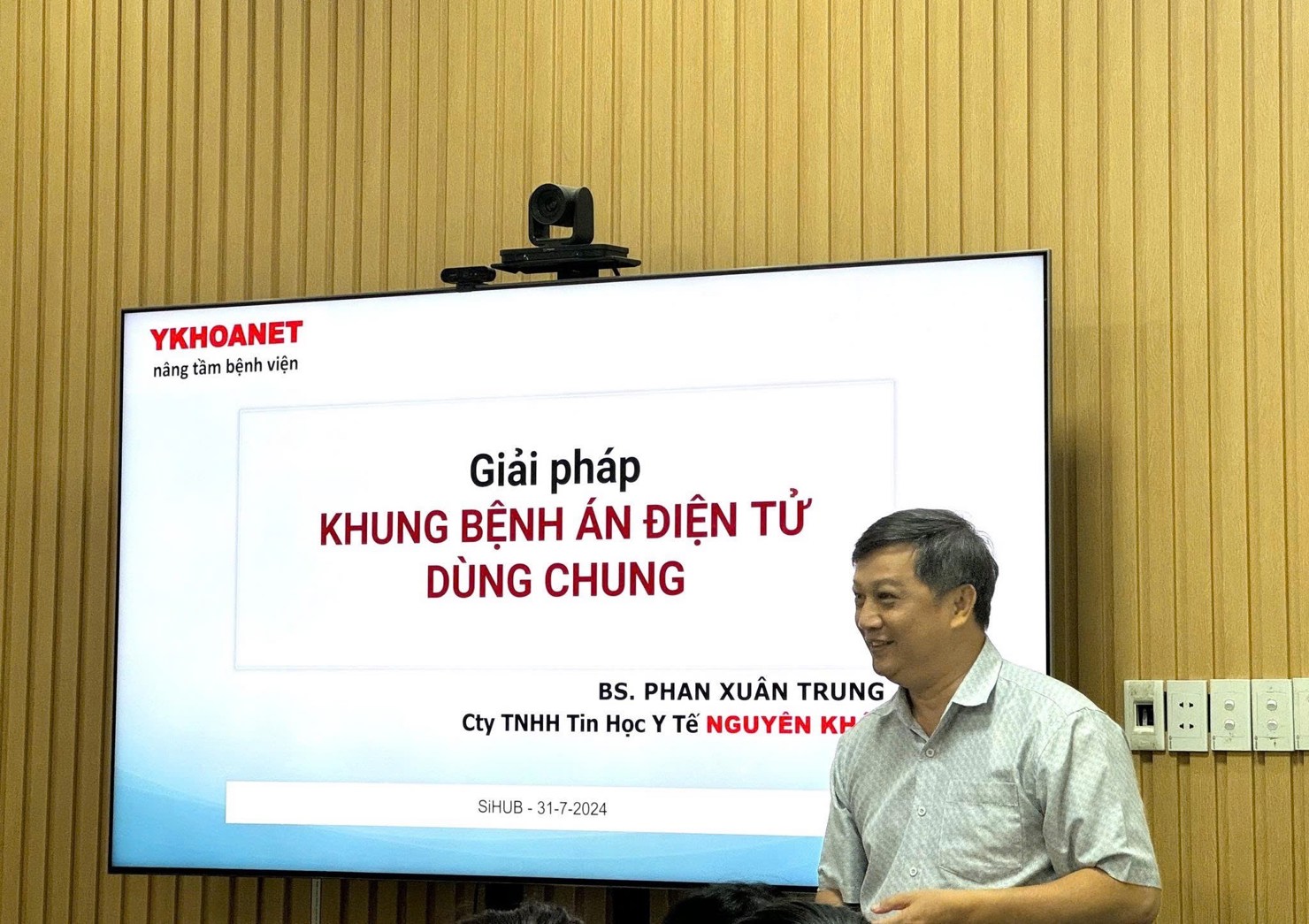 Bác sỹ Phan Xuân Trung trình bày giải pháp khung bệnh án điện tử dùng chung.