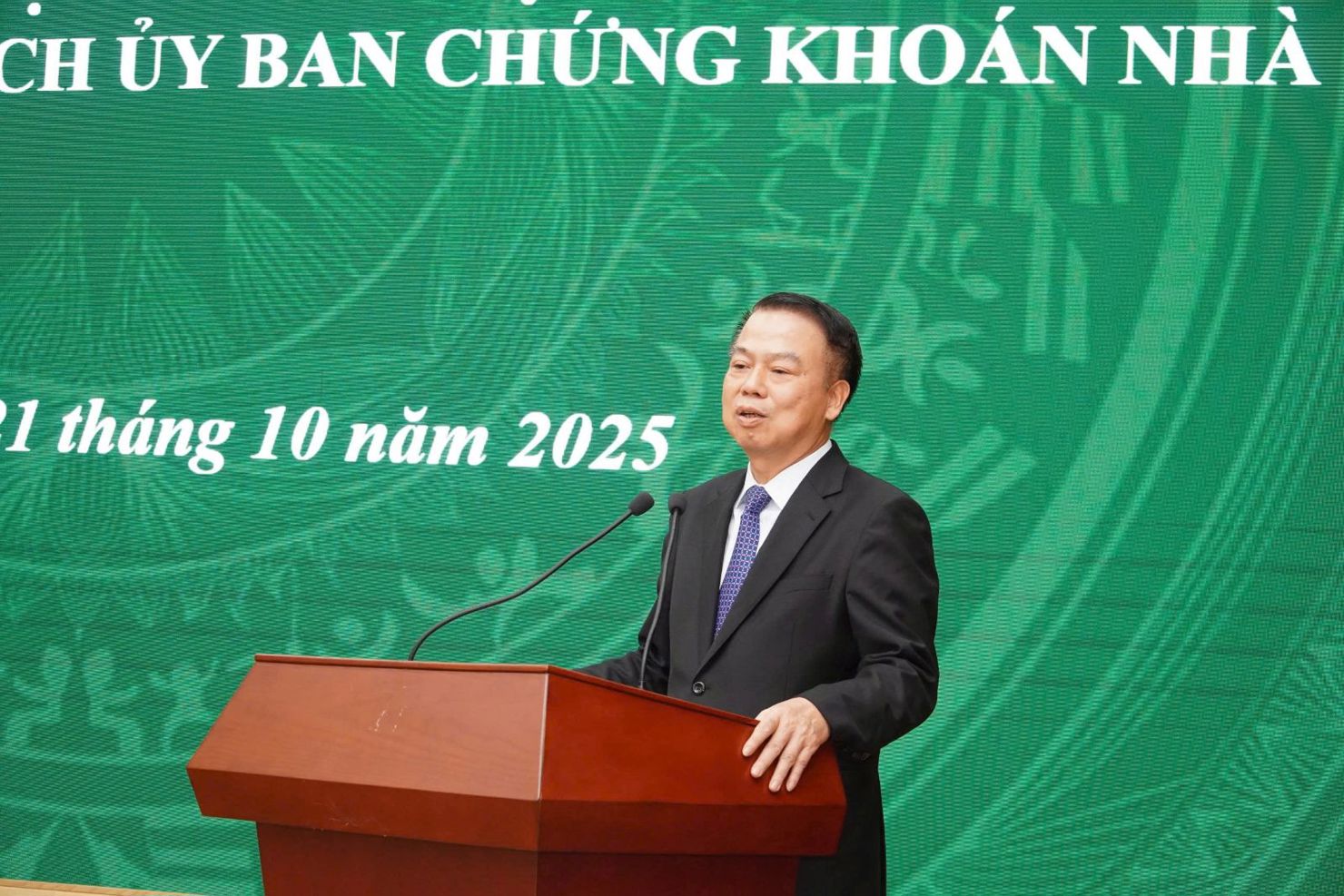 Thứ trưởng Bộ T&agrave;i ch&iacute;nh Nguyễn Đức Chi ph&aacute;t biểu ch&uacute;c mừng v&agrave; giao nhiệm vụ tại Hội nghị.