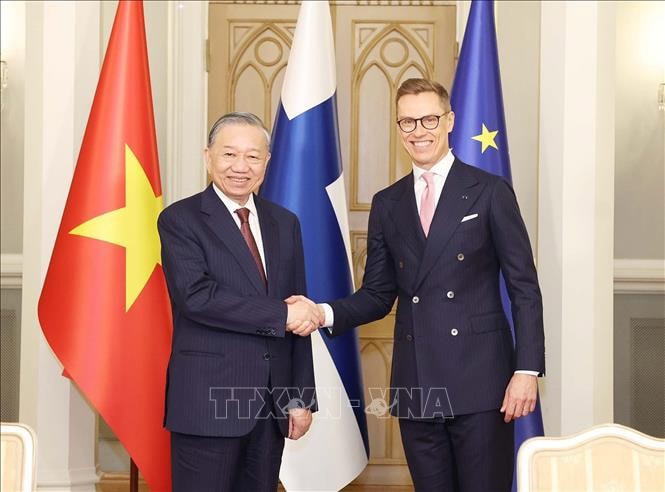 Tổng Bí thư Tô Lâm và Tổng thống Cộng hòa Phần Lan Alexander Stubb sau lễ ký kết các văn kiện hợp tác. Ảnh: Thống Nhất/TTXVN. 