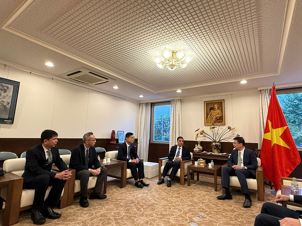 &Ocirc;ng Phạm Quang Hiệu, Đại sứ Việt Nam tại Nhật Bản tọa đ&agrave;m với đo&agrave;n C&ocirc;ng t&aacute;c của VNPD