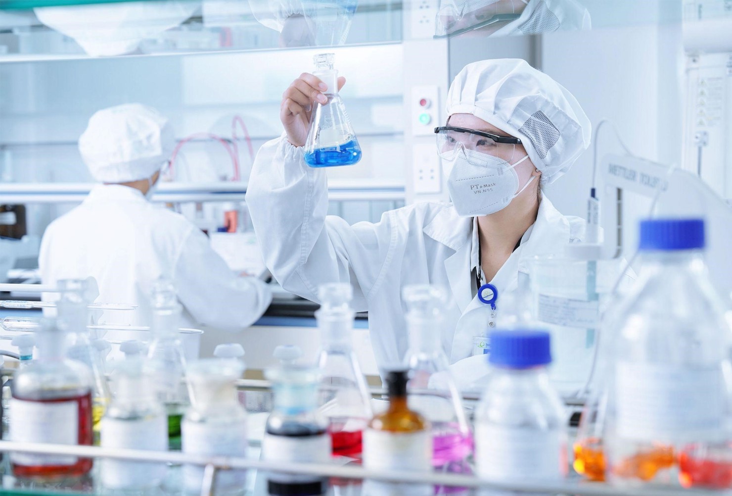 Một phần dây chuyền sản xuất thuốc gói tại nhà máy EU-GMP của Imexpharm. Ảnh: Imexpharm.