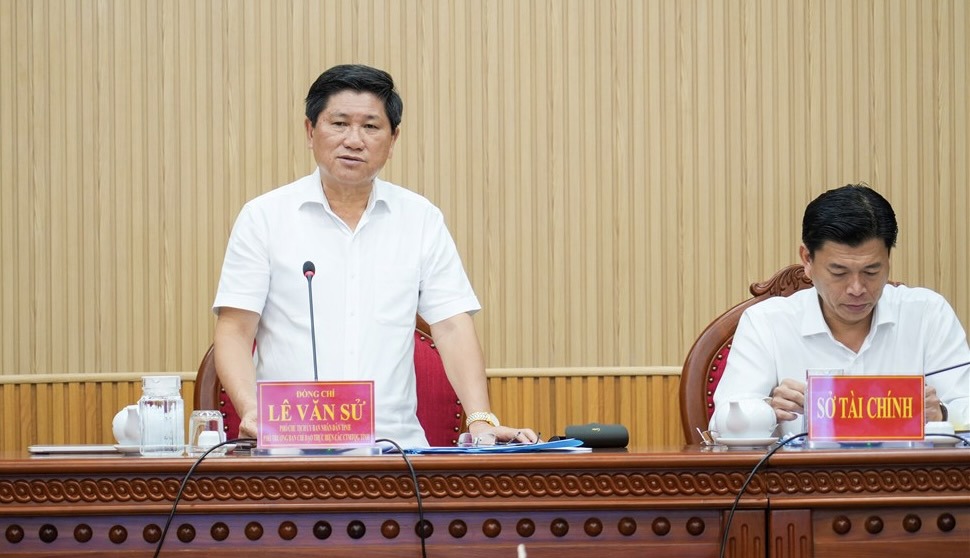 Ph&oacute; Chủ tịch UBND tỉnh C&agrave; Mau L&ecirc; Văn Sử chỉ đạo tại hội nghị. Ảnh:&nbsp; Cổng th&ocirc;ng tin điện tử tỉnh C&agrave; Mau