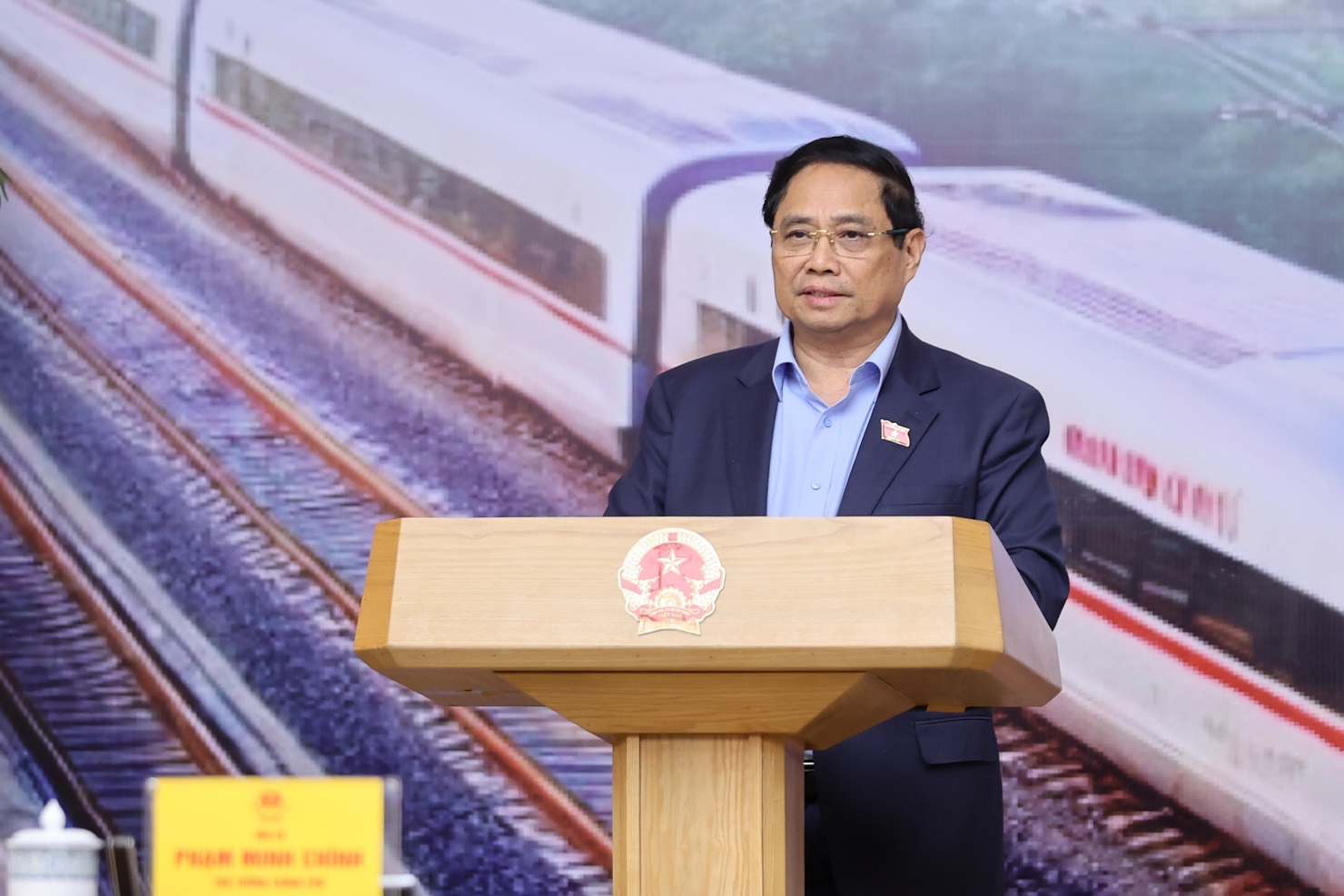 Chủ tr&igrave; phi&ecirc;n họp thứ 4 của Ban Chỉ đạo c&aacute;c c&ocirc;ng tr&igrave;nh trọng điểm, dự &aacute;n quan trọng quốc gia lĩnh vực đường sắt, Thủ tướng Phạm Minh Ch&iacute;nh y&ecirc;u cầu chủ động, t&iacute;ch cực th&uacute;c đẩy c&aacute;c dự &aacute;n đường sắt v&agrave; chuyển giao, ph&aacute;t triển c&ocirc;ng nghệ. Ảnh: VGP/Nhật Bắc