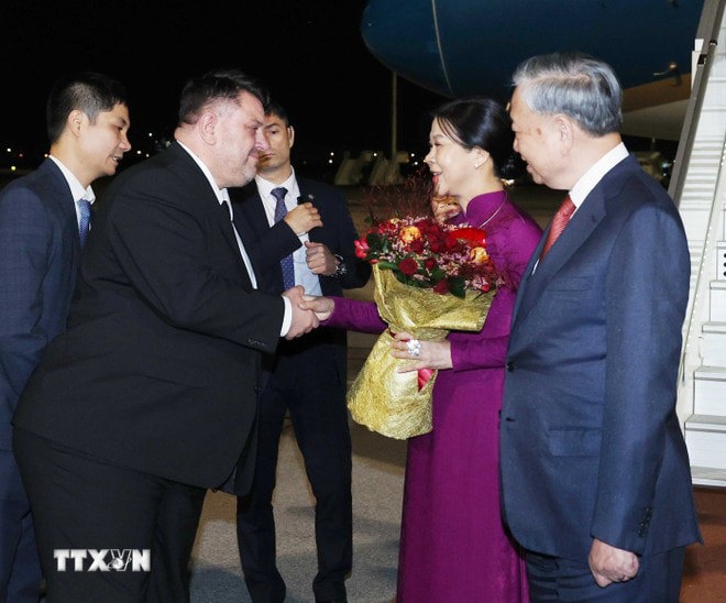 Lễ đón Tổng Bí thư Tô Lâm và Phu nhân tại sân bay quốc tế Sofia. Ảnh: Thống Nhất/TTXVN. 