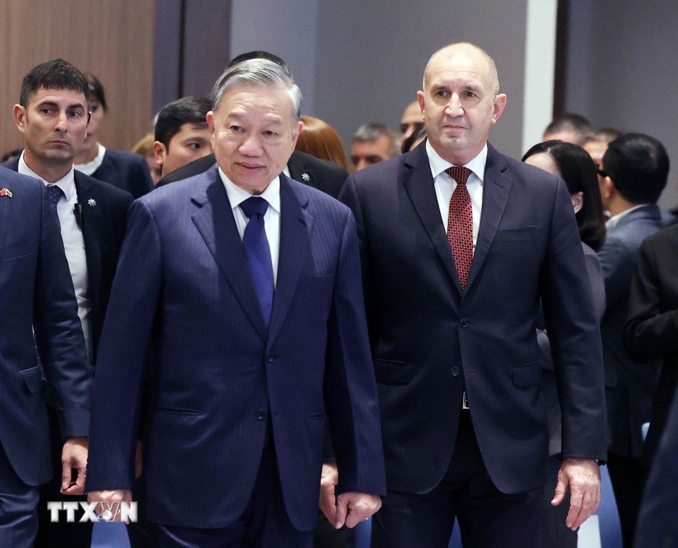 Tổng Bí thư Tô Lâm và Tổng thống Rumen Radev đến dự Diễn đàn Doanh nghiệp Việt Nam- Bulgaria. Ảnh: Thống Nhất/TTXVN. 
