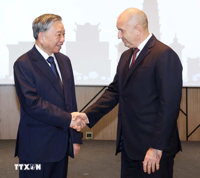Tổng thống Rumen Radev đón Tổng Bí thư Tô Lâm đến dự Diễn đàn Doanh nghiệp Việt Nam- Bulgaria. Ảnh: Thống Nhất/TTXVN. 