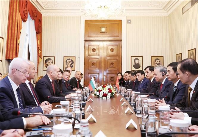 Tổng Bí thư Tô Lâm và Tổng thống Bulgaria Rumen Radev hội đàm chính thức. Ảnh: Thống Nhất/TTXVN.