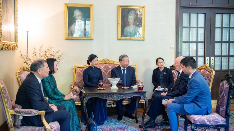 Tổng Bí thư Tô Lâm và Phu nhân gặp Cựu hoàng Simeon Saxe-Coburg-Gotha. (Ảnh: TTXVN phát).