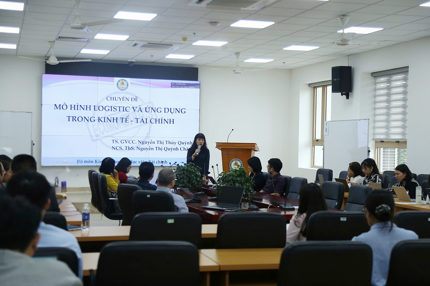 C&aacute;c seminar được tổ chức h&agrave;ng tuần từ ng&agrave;y 26/10 đến 14/12.