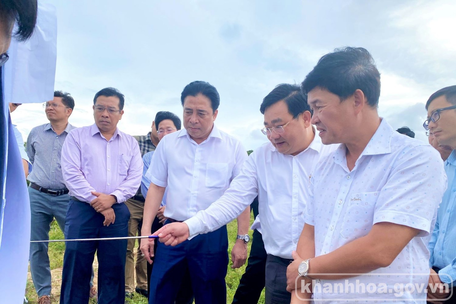 Lãnh đạo tỉnh Khánh Hòa kiểm tra tiến độ các dự án. Ảnh: UBND tỉnh Khánh Hòa