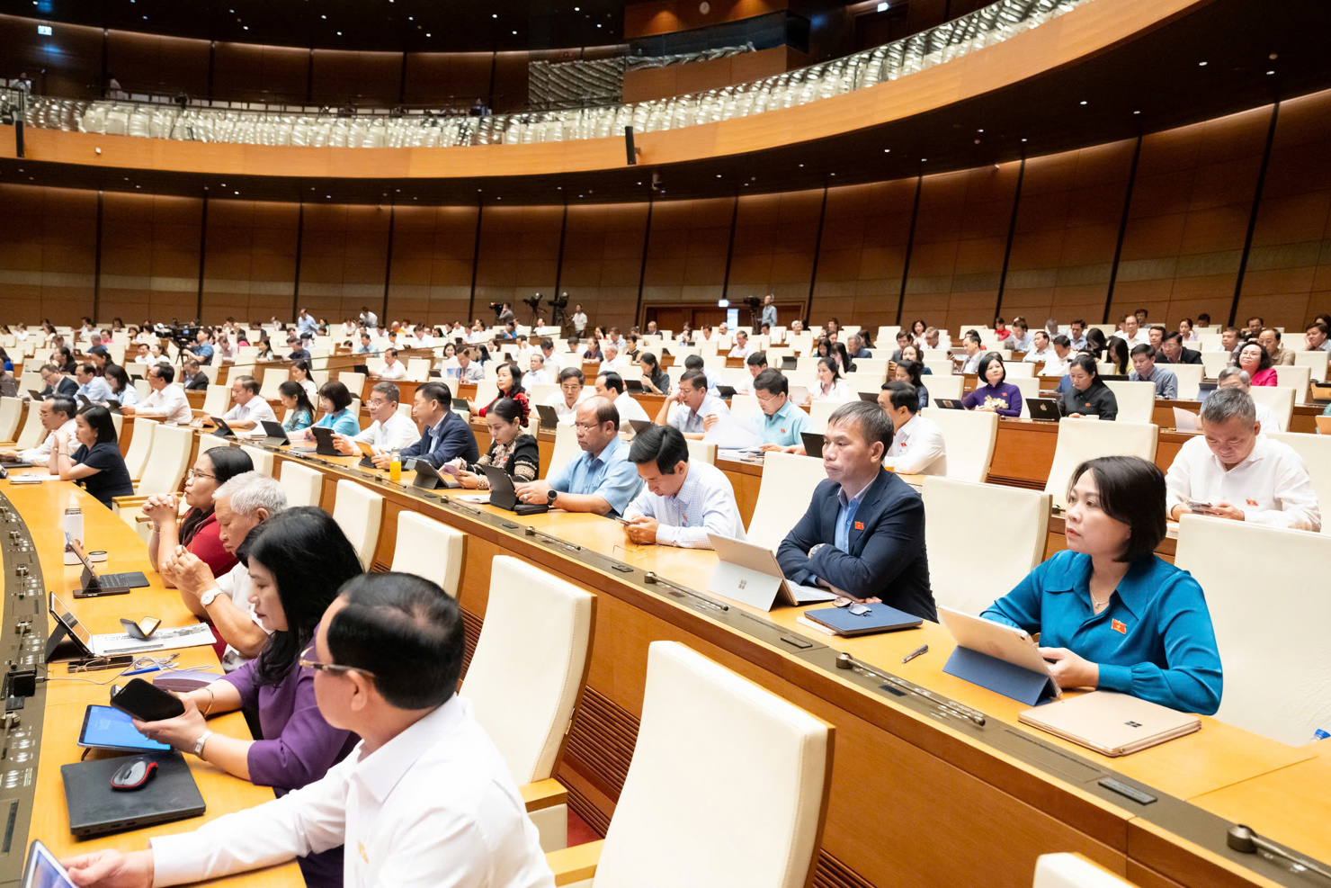 Quang cảnh phiên họp.