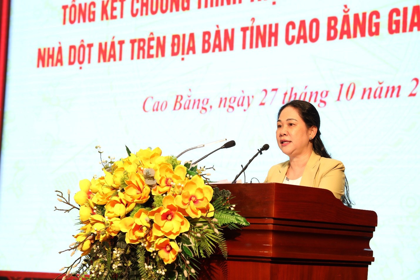 Thứ trưởng Bộ Dân tộc và Tôn giáo Nông Thị Hà phát biểu