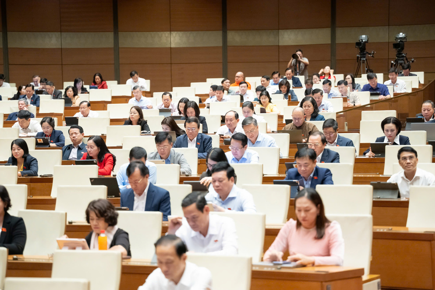 Quang cảnh phi&ecirc;n họp.