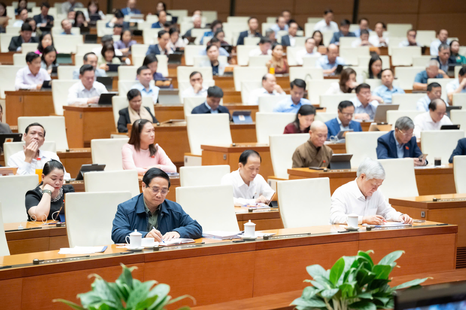 Quang cảnh phiên họp.