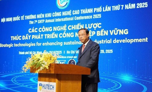 Phó Chủ tịch thường trực UBND TP. Hồ Chí Minh Nguyễn Văn Thọ cho biết, Thành phố đang ưu tiên phát triển AI, điện toán đám mây, chip bán dẫn và blockchain. Ảnh: TL