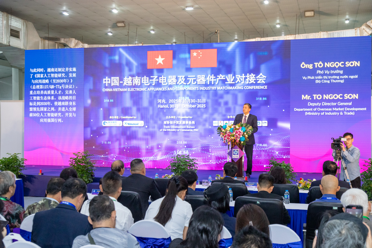 &Ocirc;ng T&ocirc; Ngọc Sơn - Ph&oacute; Vụ trưởng Vụ Ph&aacute;t triển thị trường nước ngo&agrave;i (Bộ C&ocirc;ng Thương) ph&aacute;t biểu tại buổi lễ.