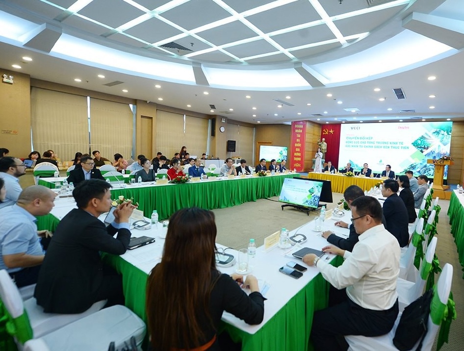 Quang cảnh Diễn đàn.