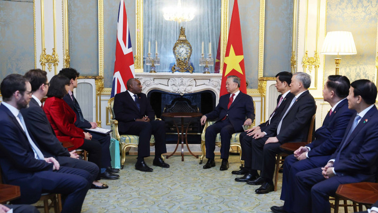 Tổng B&iacute; thư T&ocirc; L&acirc;m gặp Ph&oacute; Thủ tướng Anh David Lammy. (Ảnh: Thống Nhất/TTXVN). &nbsp;