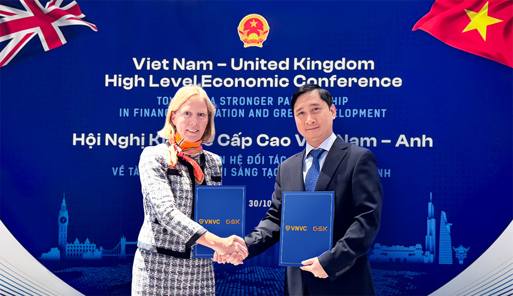 Thỏa thuận hợp tác giữa VNVC và GSK tập trung vào việc tăng cường sớm tiếp cận thuốc, vaccine mới cho người dân Việt Nam, đồng thời thúc đẩy nghiên cứu khoa học và trao đổi về sản xuất vaccine. Ảnh: Hà Ngân