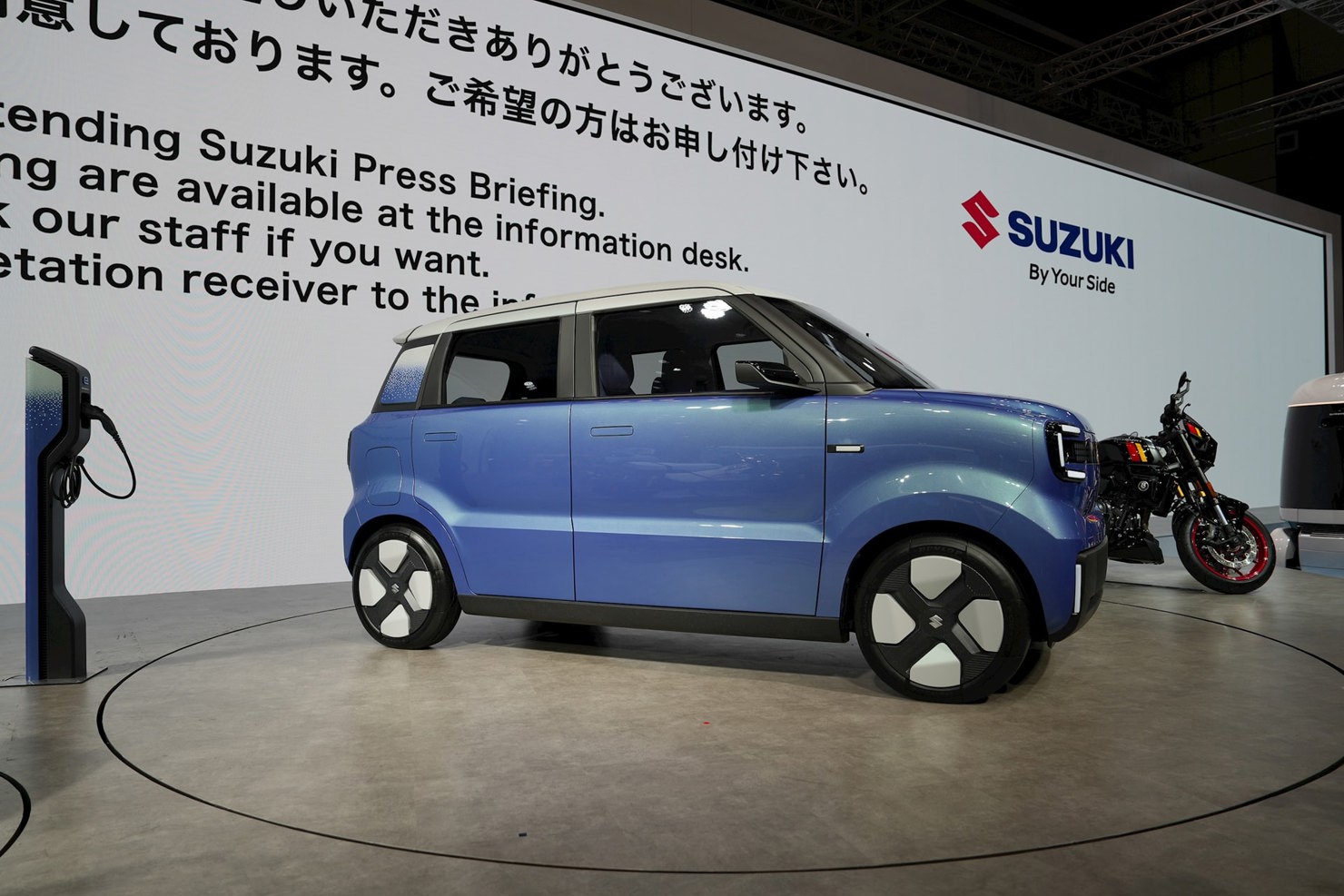 Vision e-Sky tiếp tục truyền thống thực dụng và thực tế của xe Suzuki. Ảnh: Hoàng Linh.  