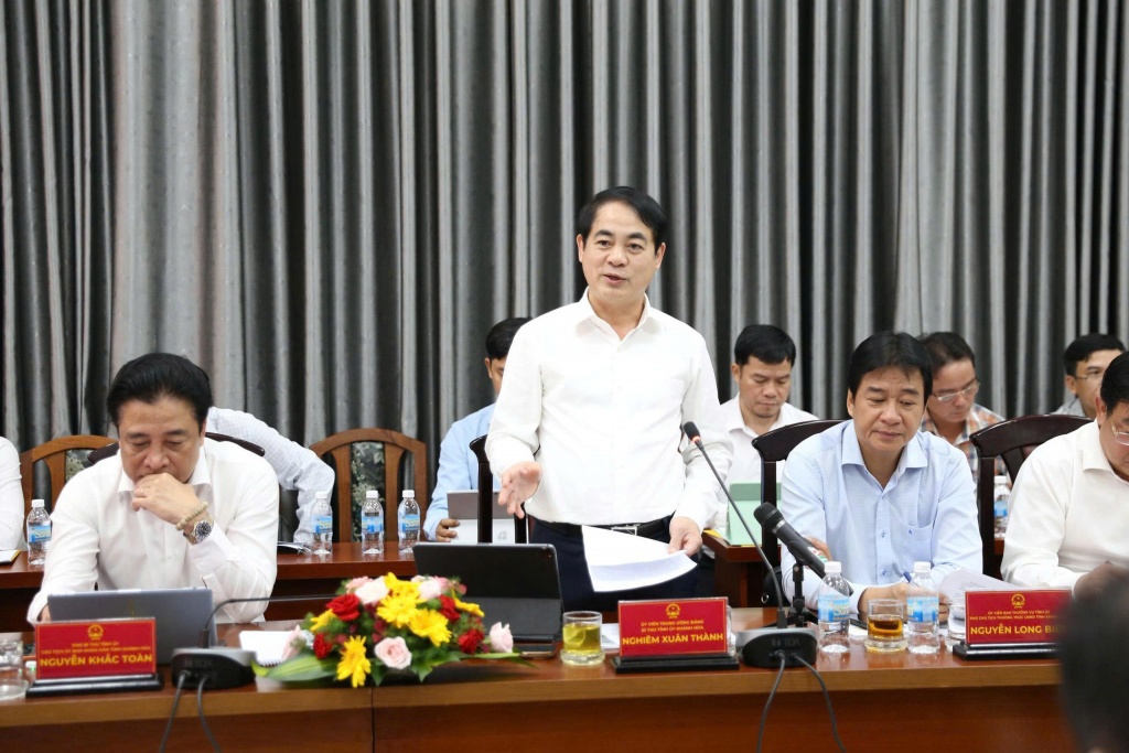 &Ocirc;ng Nghi&ecirc;m Xu&acirc;n Th&agrave;nh, B&iacute; thư Tỉnh ủy Kh&aacute;nh Ho&agrave; ph&aacute;t biểu tại buổi l&agrave;m việc