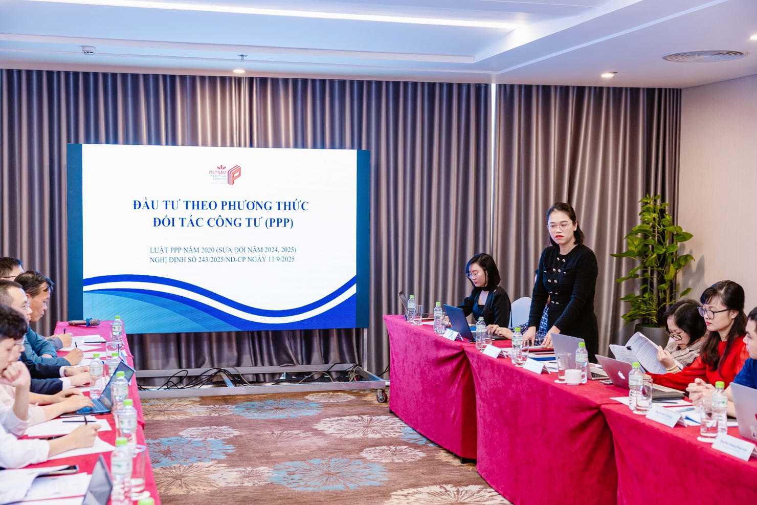 Bà Nguyễn Thị Linh Giang, Chánh Văn phòng Đối tác công tư (Cục Quản lý Đấu thầu – Bộ Tài chính)