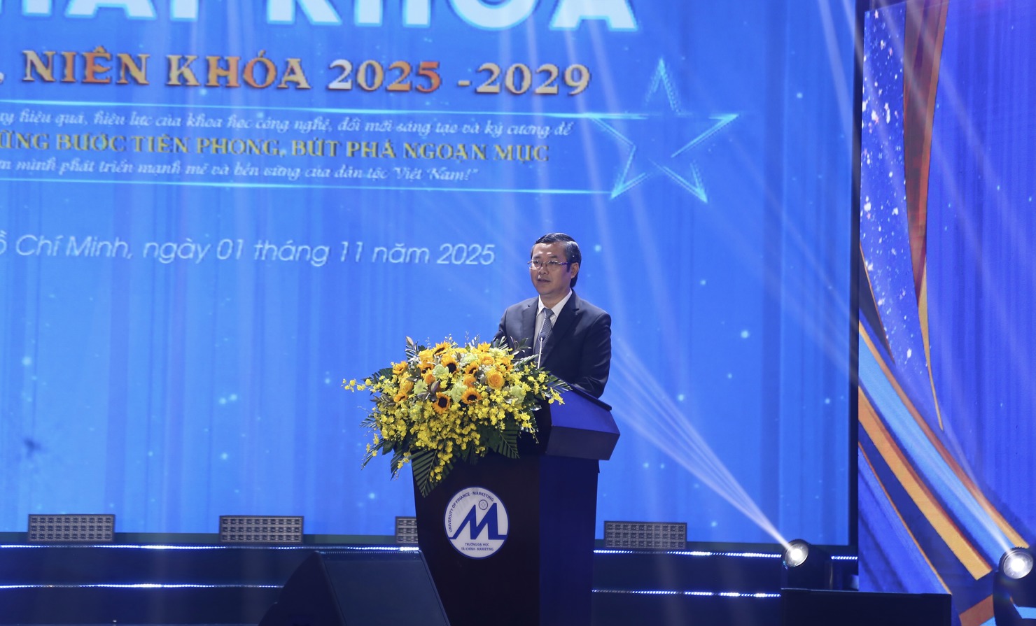 PGS.TS. Nguyễn Văn Ph&uacute;c &ndash; Thứ trưởng Bộ Gi&aacute;o dục v&agrave; Đ&agrave;o tạo ph&aacute;t biểu tại Lễ Khai kh&oacute;a. Ảnh: L&ecirc; Văn