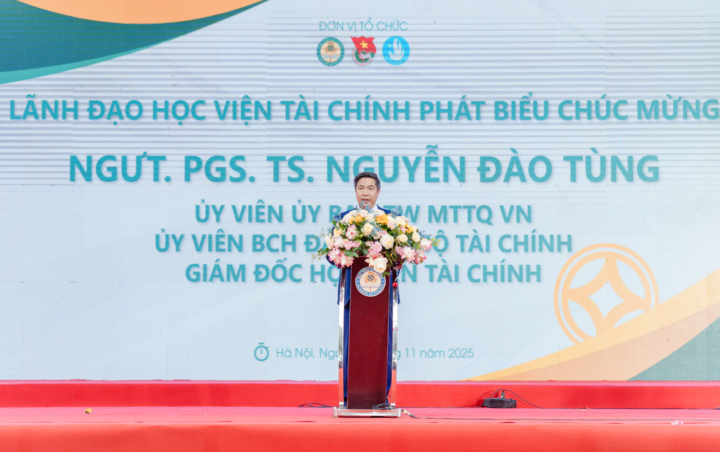 PGS.TS Nguyễn Đ&agrave;o T&ugrave;ng - Gi&aacute;m đốc Học viện T&agrave;i ch&iacute;nh ph&aacute;t biểu khai mạc Ng&agrave;y hội.