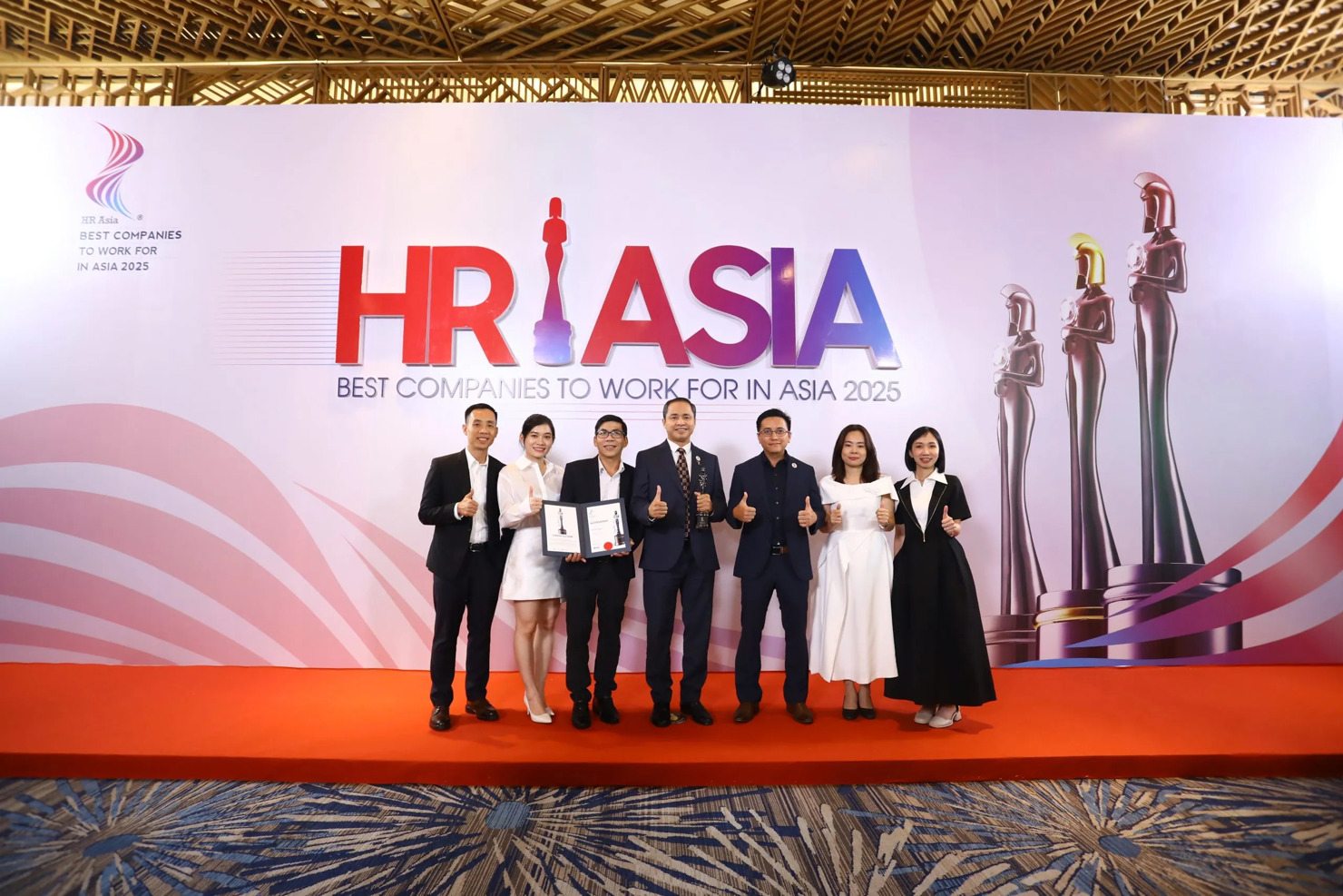 Acecook Việt Nam được vinh danh tại HR Asia Awards, vinh danh những doanh nghiệp c&oacute; ch&iacute;nh s&aacute;ch nh&acirc;n sự, đ&atilde;i ngộ v&agrave; m&ocirc;i trường l&agrave;m việc h&agrave;ng đầu trong khu vực.