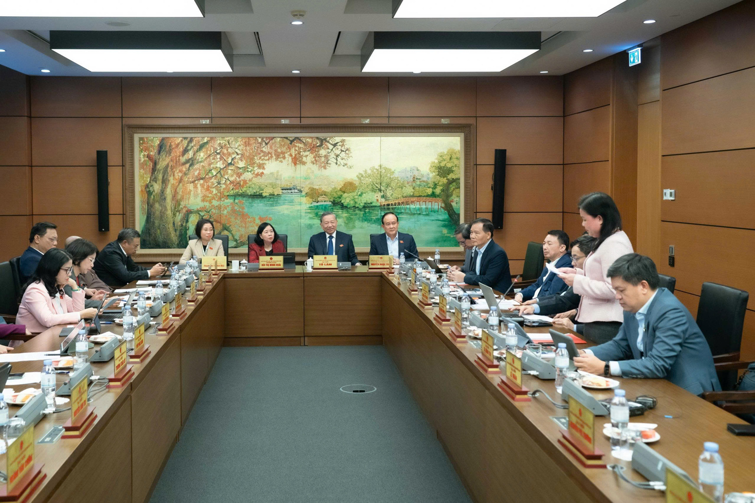 C&aacute;c đại biểu tham gia thảo luận tại Tổ.