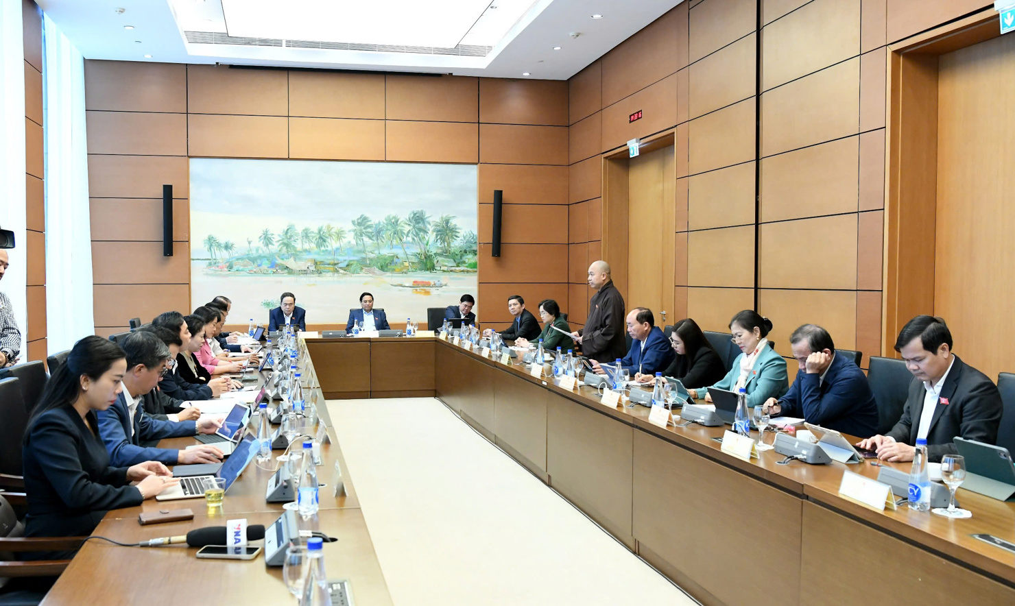 To&agrave;n cảnh phi&ecirc;n thảo luận tại Tổ 11.