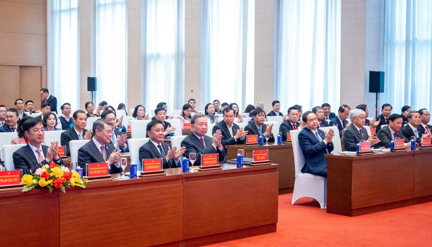 Tổng B&iacute; thư T&ocirc; L&acirc;m; Chủ tịch Quốc hội Trần Thanh Mẫn; Thường trực Ban B&iacute; thư Trần Cẩm T&uacute; v&agrave; c&aacute;c đại biểu dự buổi lễ. Ảnh: Phạm Thắng. &nbsp;