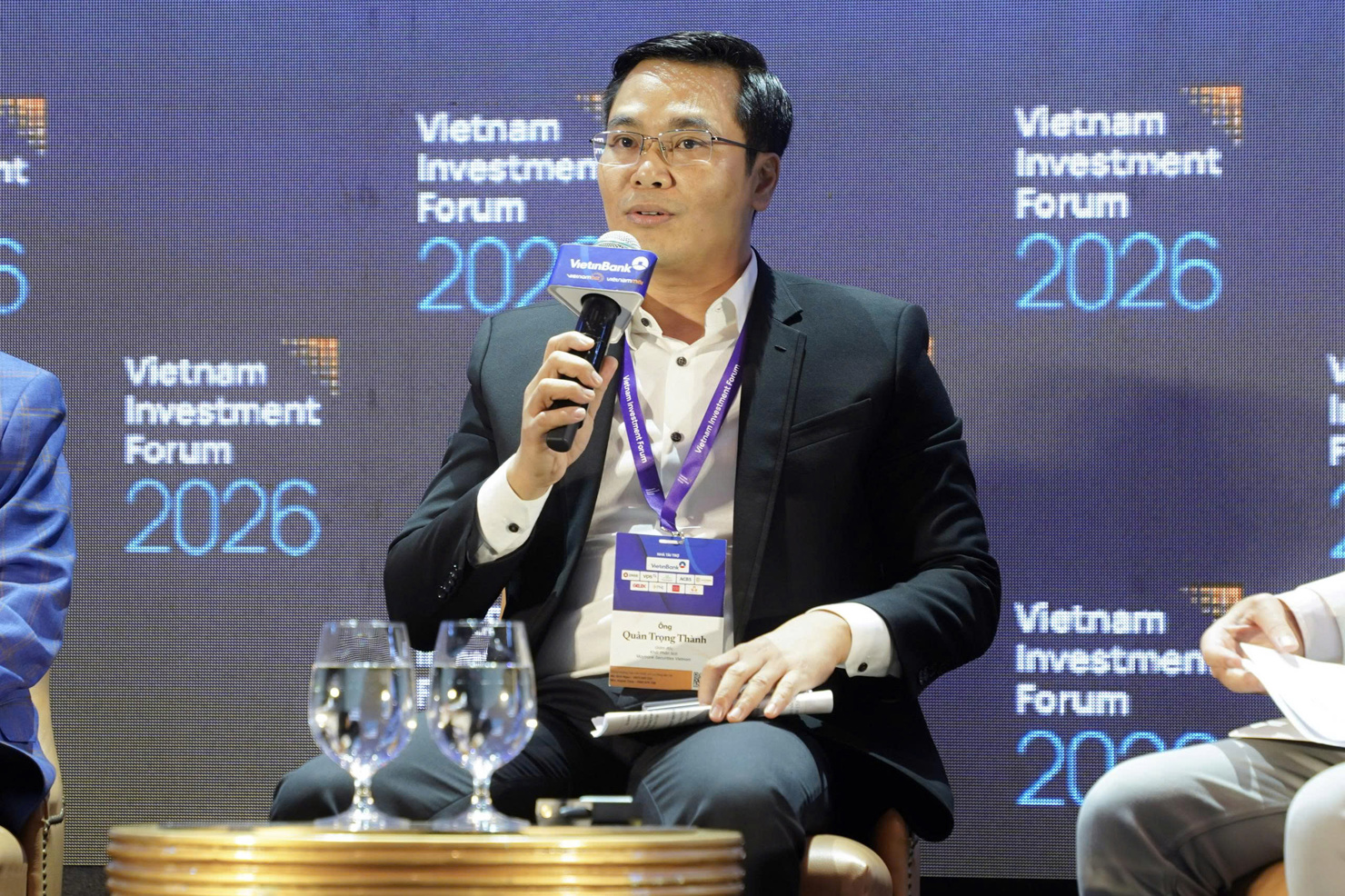 &Ocirc;ng Quản Trọng Th&agrave;nh - Gi&aacute;m đốc Khối Ph&acirc;n t&iacute;ch Maybank Securities Vietnam cho rằng ng&acirc;n h&agrave;ng vẫn l&agrave; k&ecirc;nh dẫn vốn quan trọng nhất của nền kinh tế