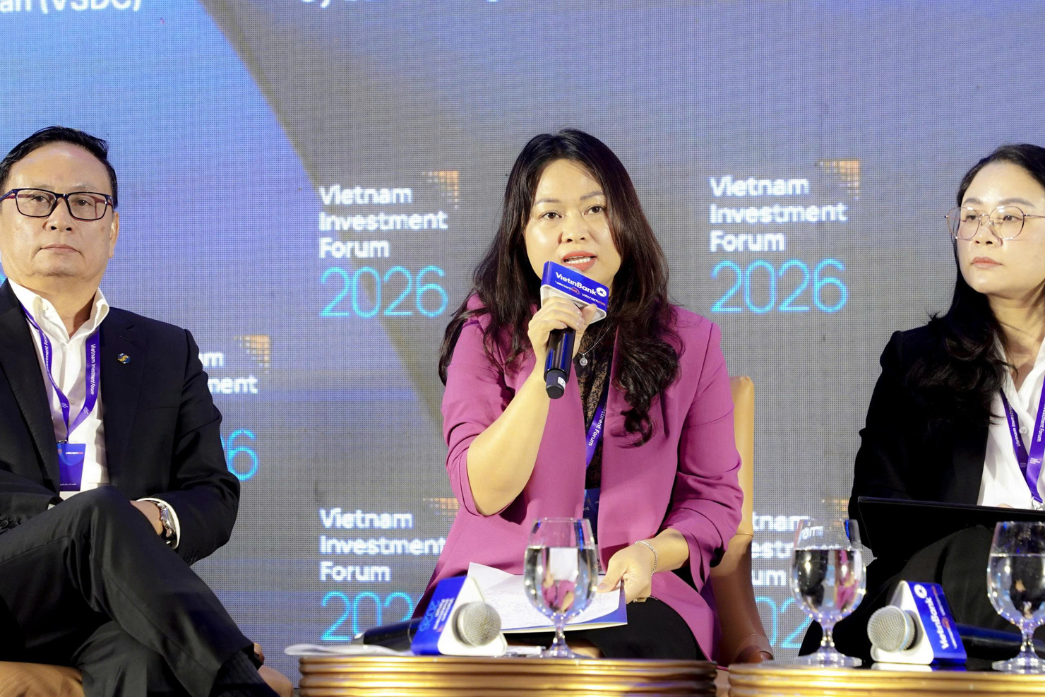 Theo c&aacute;c chuy&ecirc;n gia, thị trường chứng kho&aacute;n Việt Nam lu&ocirc;n c&oacute; một lộ tr&igrave;nh triển khai c&aacute;c bước để thị trường ph&aacute;t triển bền vững