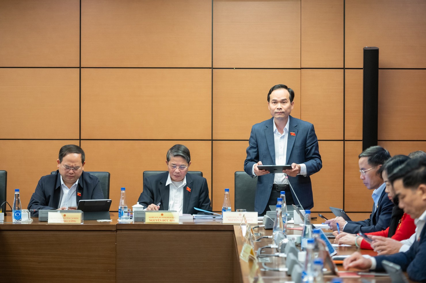 Đại biểu Nguyễn Duy Minh - Ph&oacute; Trưởng Đo&agrave;n đại biểu Quốc hội TP. Đ&agrave; Nẵng thảo luận.
