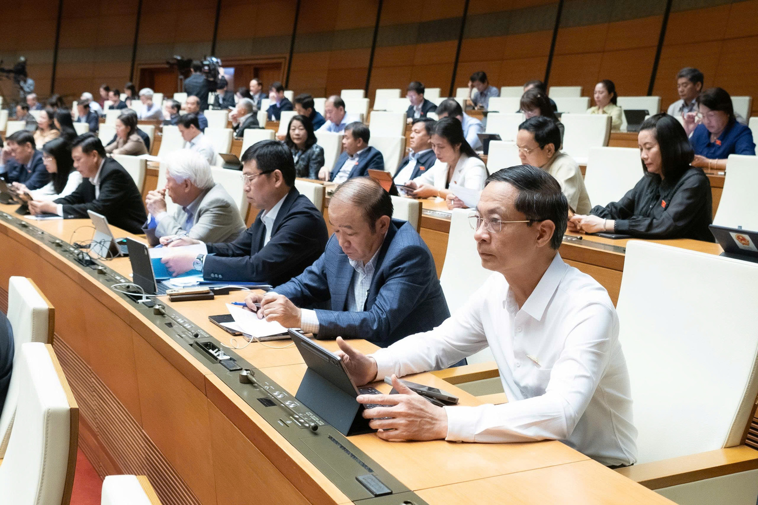 C&aacute;c đại biểu tại phi&ecirc;n họp.