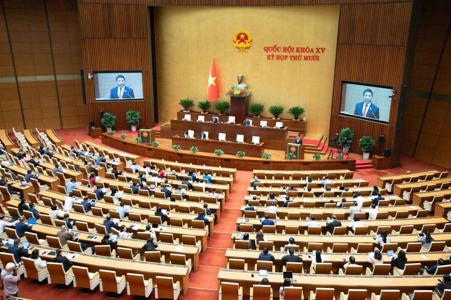 To&agrave;n cảnh Phi&ecirc;n họp.