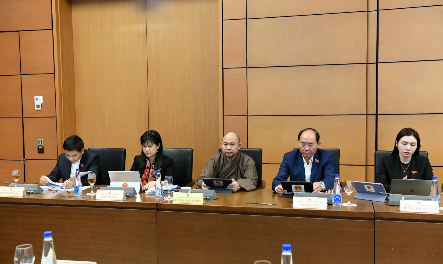 C&aacute;c đại biểu tại phi&ecirc;n thảo luận Tổ 11.