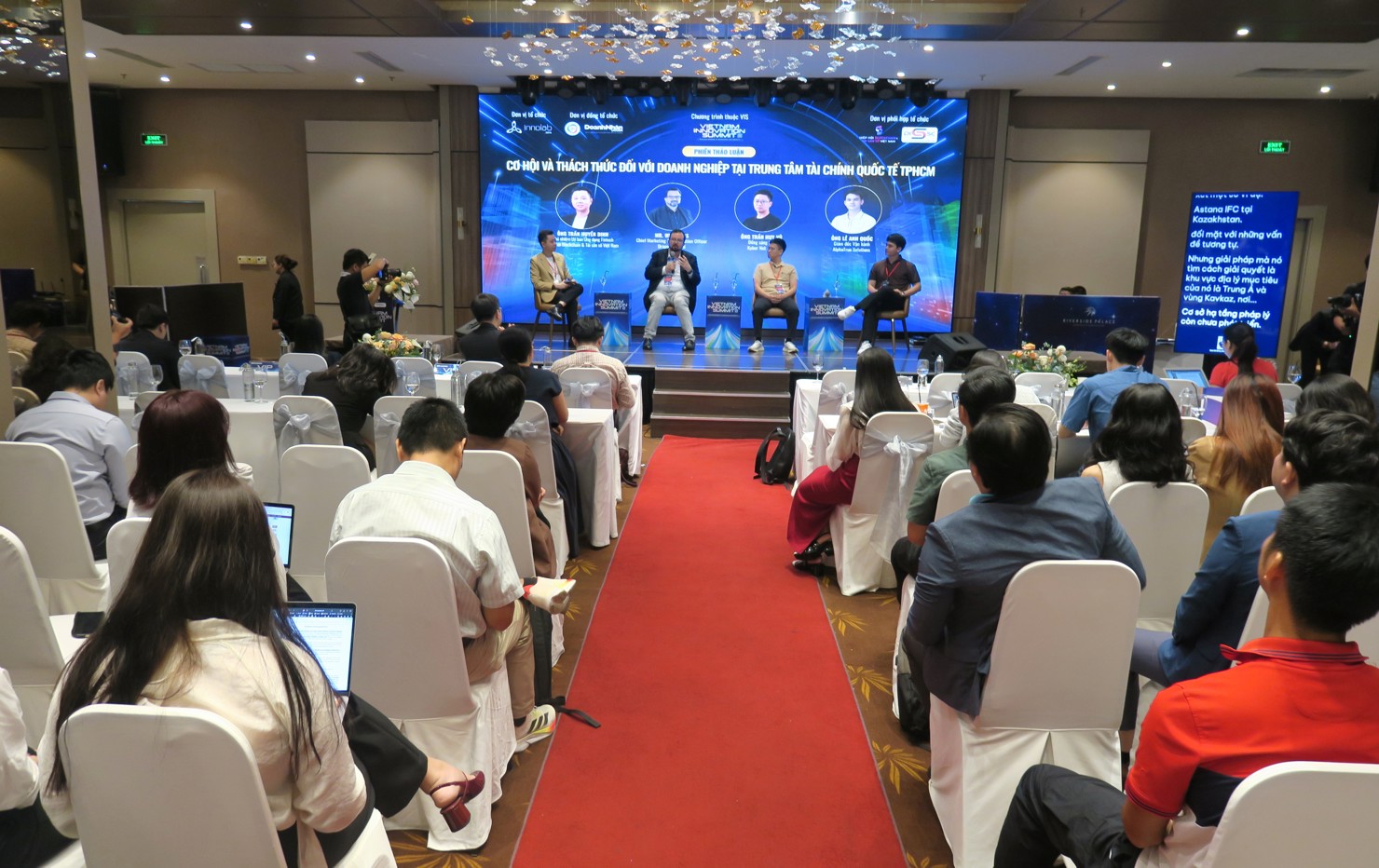 C&aacute;c chuy&ecirc;n gia đều nhận định, Việt Nam đang đứng trước cơ hội định h&igrave;nh về IFC, trong đ&oacute;, TP. Hồ Ch&iacute; Minh ch&iacute;nh l&agrave; hạt nh&acirc;n của nền kinh tế số. Ảnh: Đức Mỹ