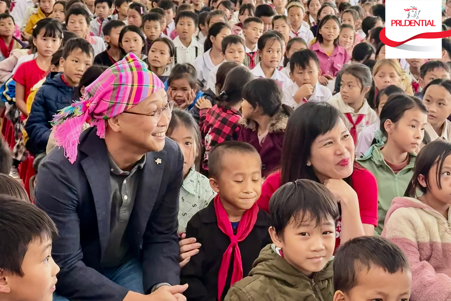 Khoảnh khắc ấm &aacute;p tại sự kiện giao lưu văn h&oacute;a trong khu&ocirc;n khổ chương tr&igrave;nh Pru Volunteering 2025.