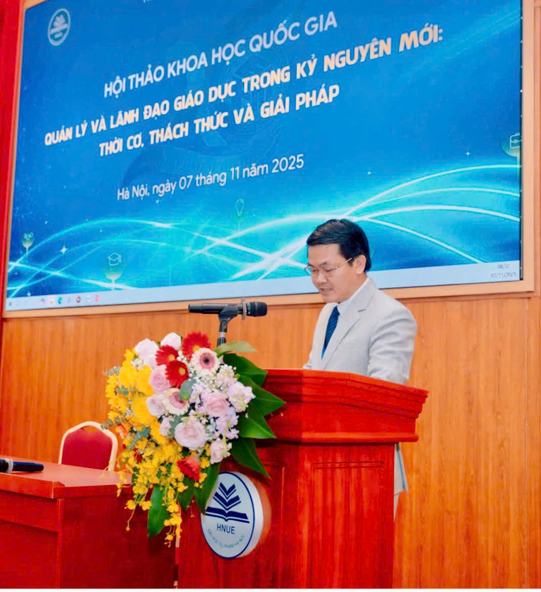 TS. Nguyễn Quốc Trị - Trưởng Khoa Quản l&yacute; Gi&aacute;o dục ph&aacute;t biểu tại buổi Hội thảo
