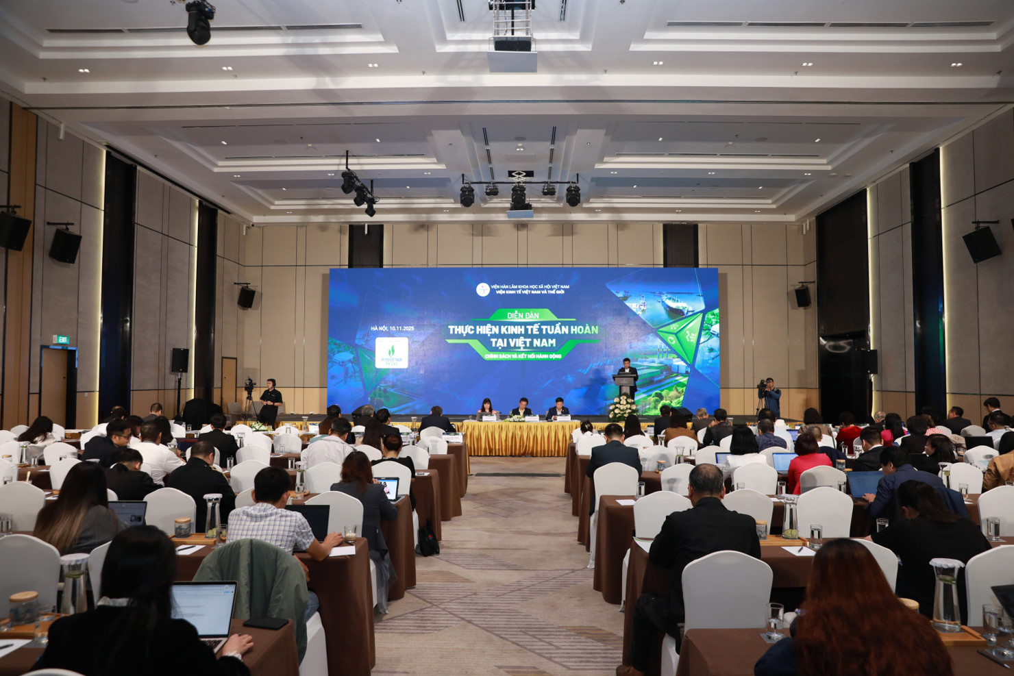 To&agrave;n cảnh Diễn đ&agrave;n &ldquo;Thực hiện kinh tế tuần ho&agrave;n tại Việt Nam: Ch&iacute;nh s&aacute;ch v&agrave; kết nối h&agrave;nh động&rdquo;.