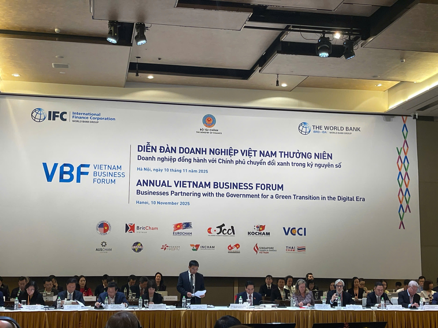 Bộ trưởng Bộ T&agrave;i ch&iacute;nh Nguyễn Văn Thắng ph&aacute;t biểu khai mạc Diễn đ&agrave;n