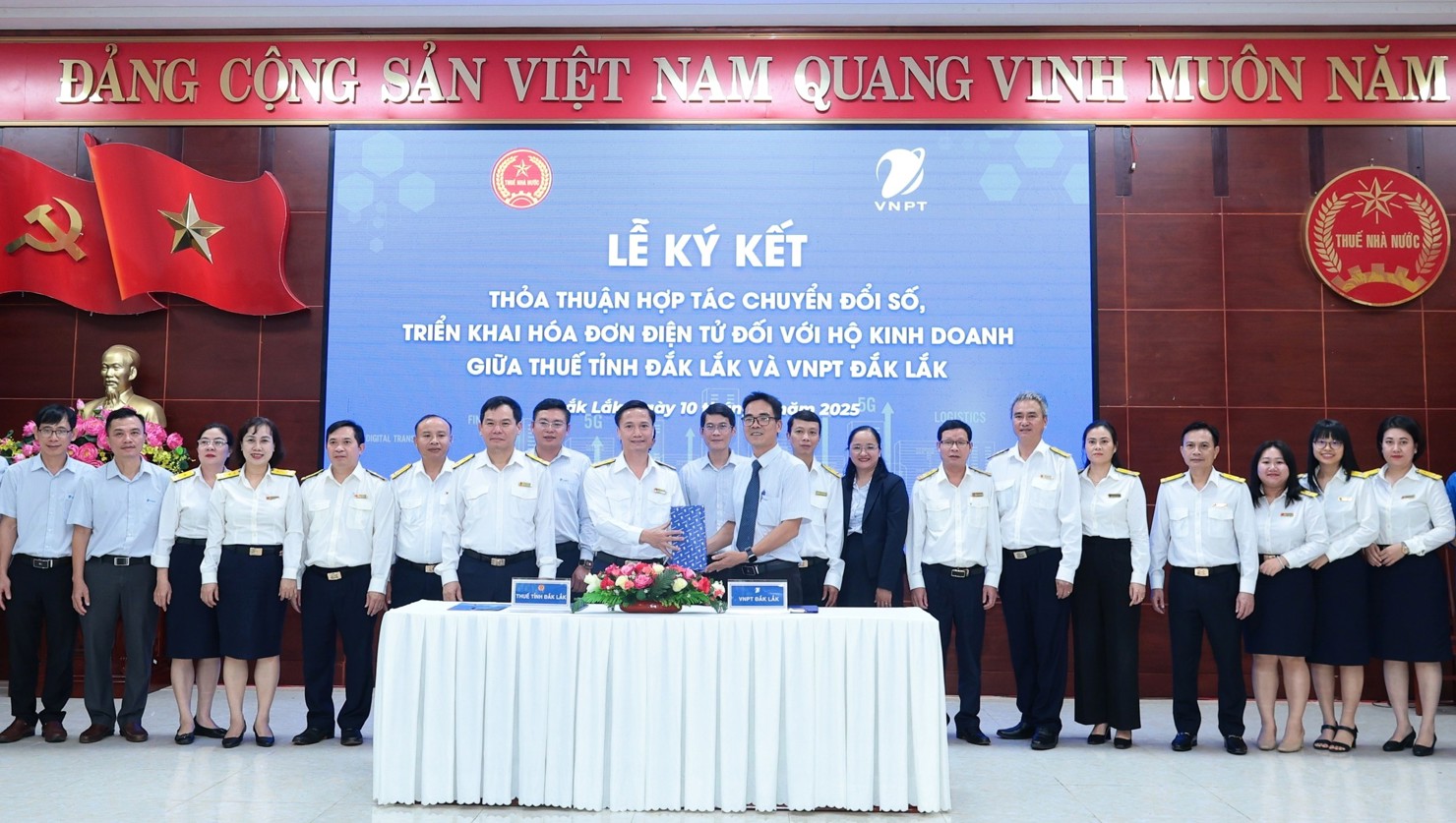 Hai đơn vị cam kết hỗ trợ, đồng h&agrave;nh c&ugrave;ng sự ph&aacute;t triển của hộ kinh doanh. Ảnh: CT