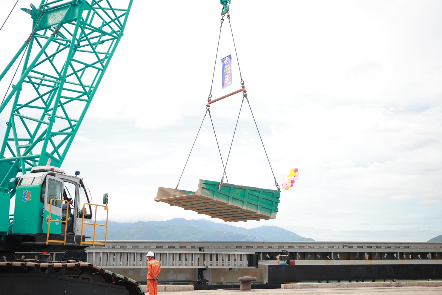 Hoạt động XNK h&agrave;ng h&oacute;a tại cảng Cam Ranh- Kh&aacute;nh H&ograve;a